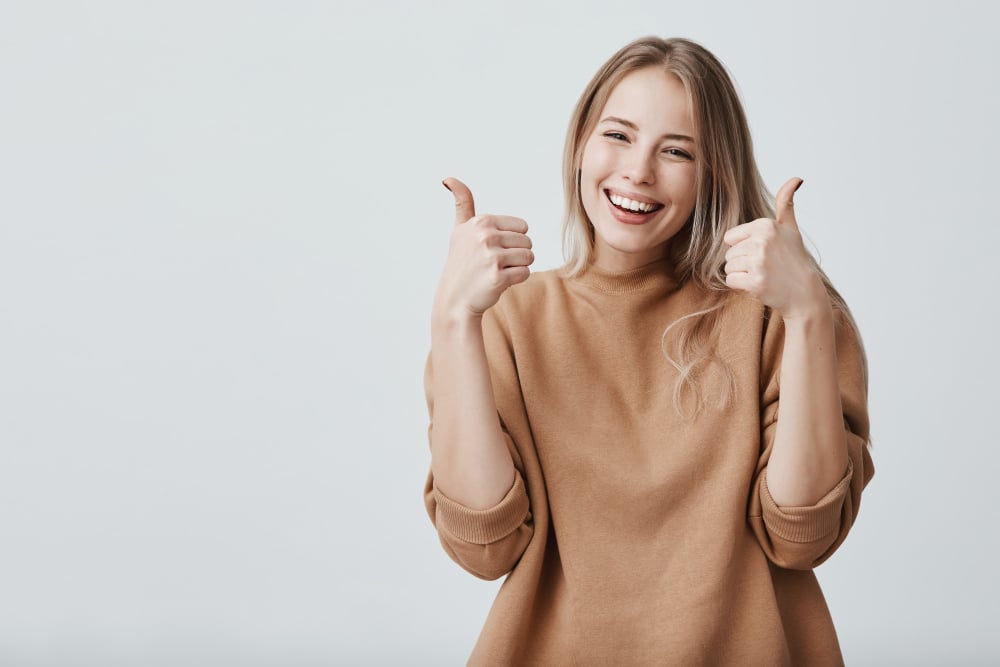 woman with thumbs up